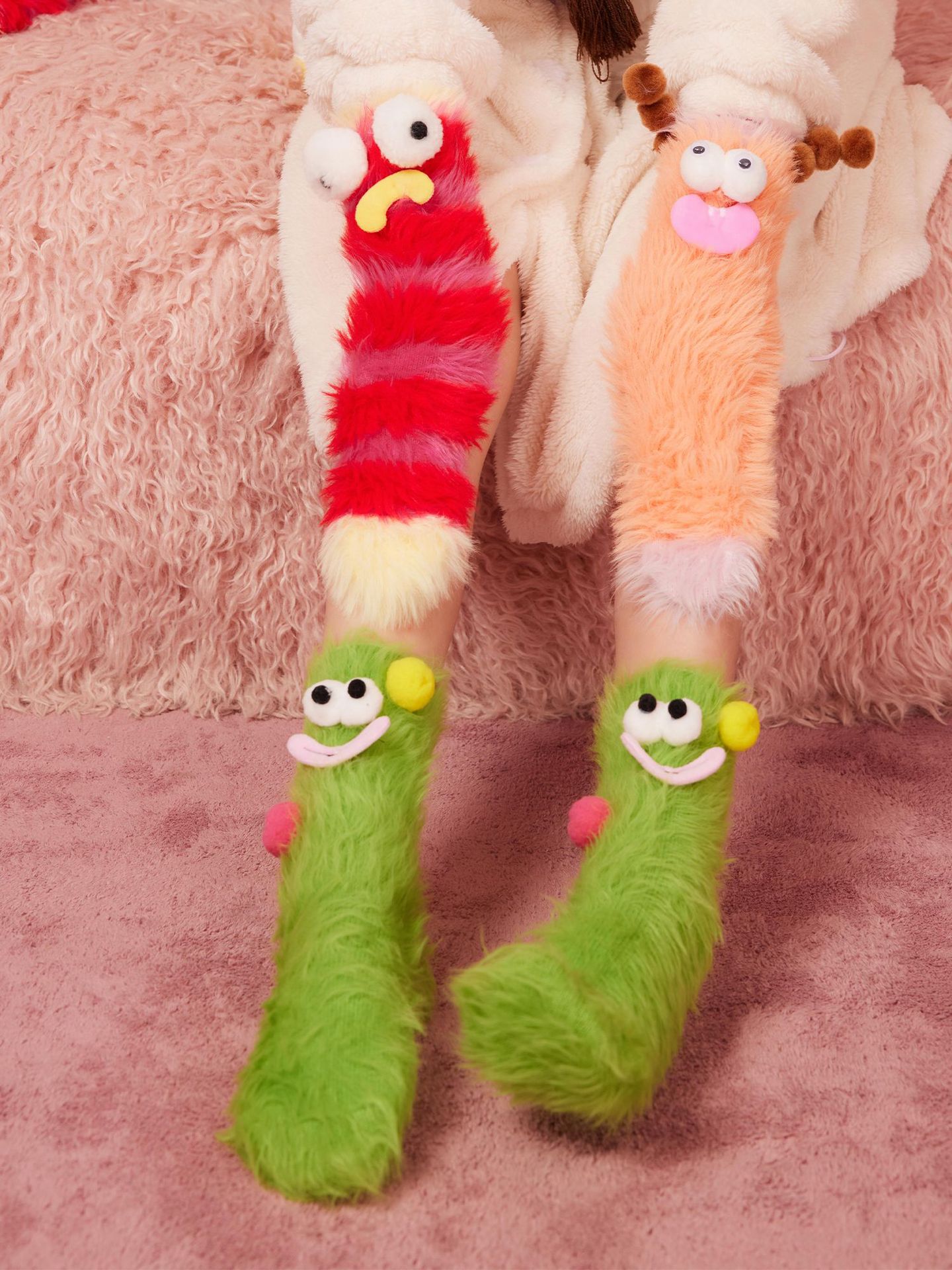 Entfessle die Niedlichkeit❄️ Warme und gemütliche flauschige Cartoon-Monster-Socken im Angebot! 🧦👾