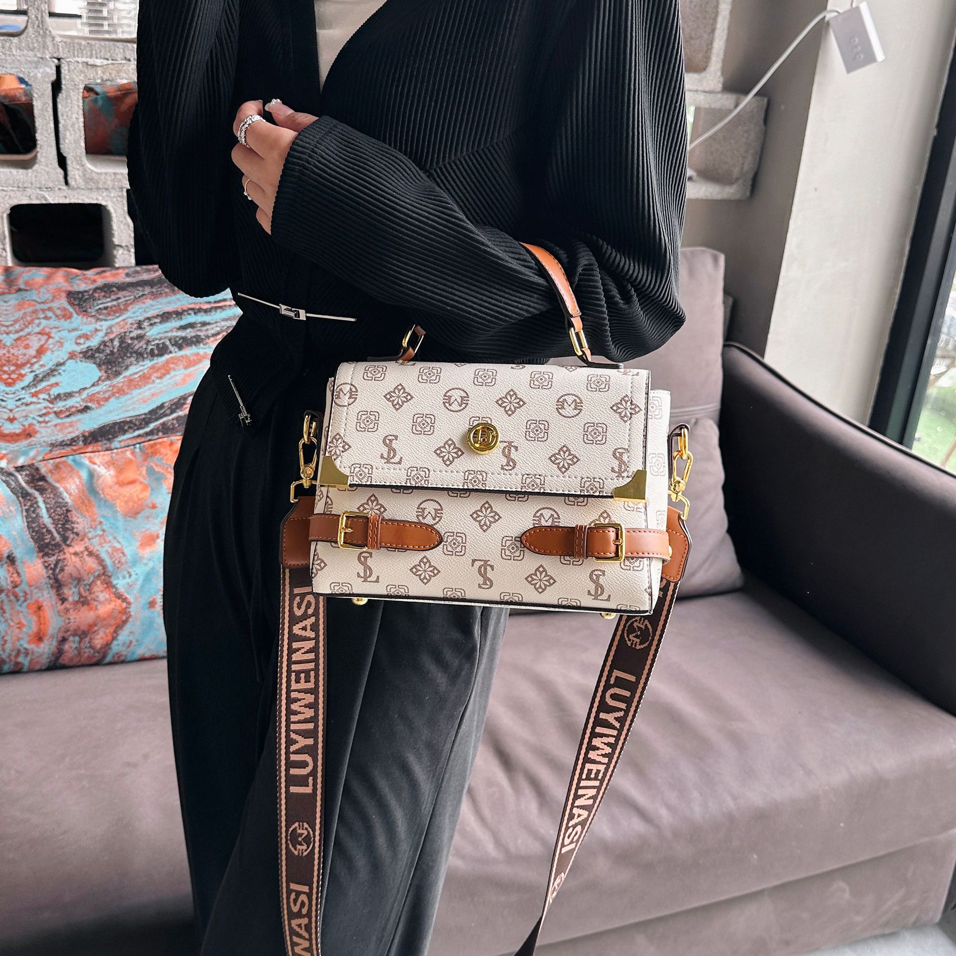🎁LAST DAY 45% OFF🎁MISA-Fashionable Retro Crossbody Bag Large Capacity High-end Women's Bag