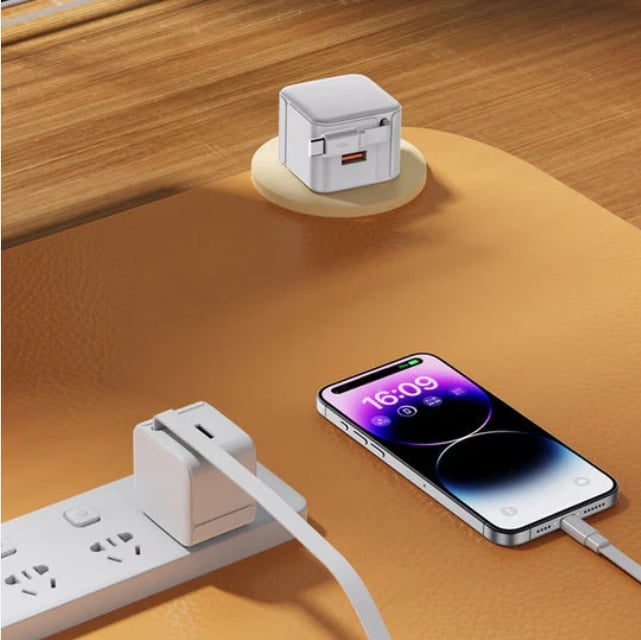 🔥Last Day Promotion - 70% OFF🎁Fast Charger Block with Retractable Cable