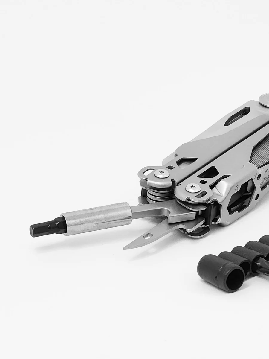 🔥Heißer Verkauf 49 % Rabatt) 🔥raerreat™ x16 EDC Multitool (Kostenloser Versand)