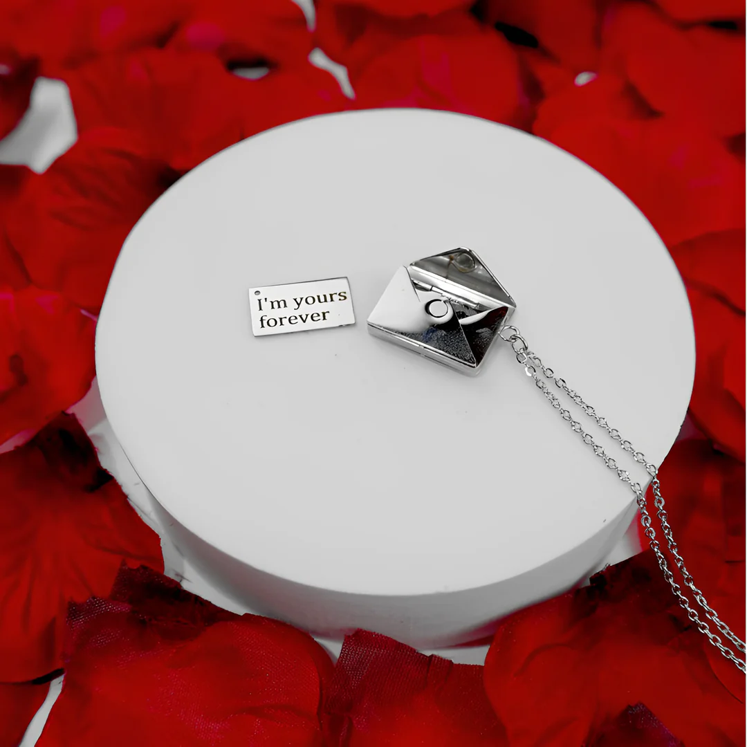 Custom Love Letter Necklace - Unique Gift with Free Shipping