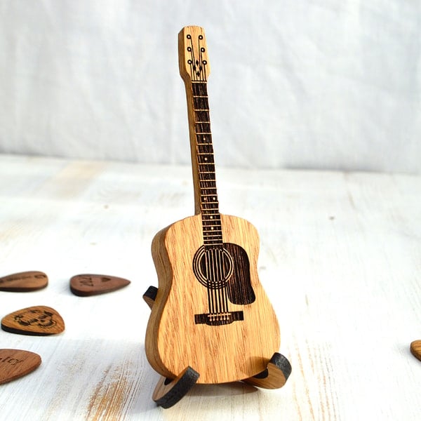 ⏰Christmas Hot Sale🎁Mini Cute Edition Wooden Guitar Plectrum Case🎸