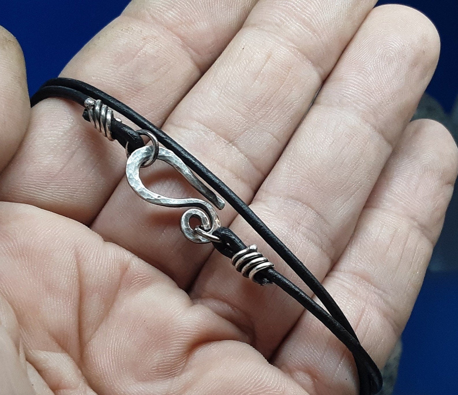 ✝️ 100% Handmade Silver Cross Healing The Soul(𝐂𝐡𝐚𝐝 𝐒𝐦𝐢𝐭𝐡 𝐇𝐚𝐧𝐝𝐦𝐚𝐝𝐞®)