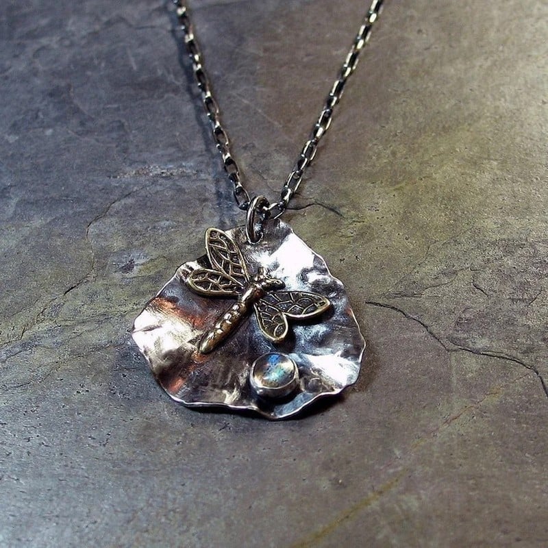 💙Vintage Dragonfly Shell Necklace - ✨A Whisper of Nature’s Grace