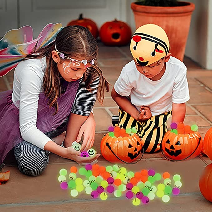 10 Glow in The Dark Halloween Bouncy Balls