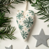 DIY herzförmiges handgesticktes Weihnachtsornament