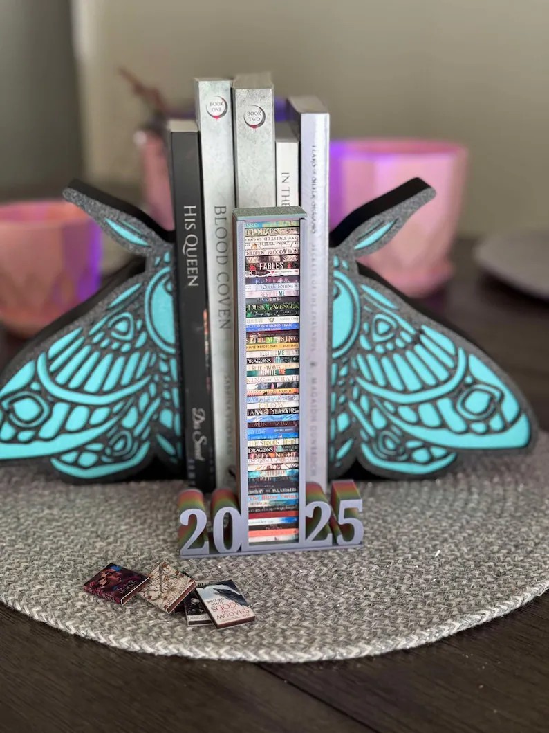 📕2025 Reading Challenge Bookshelf with 50 Mini Books