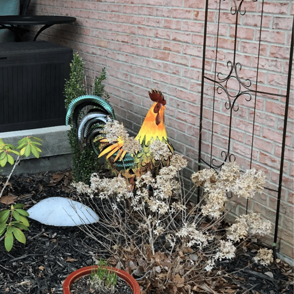 Iron rooster-Amazing detail and beautiful colours-Lawn & garden art