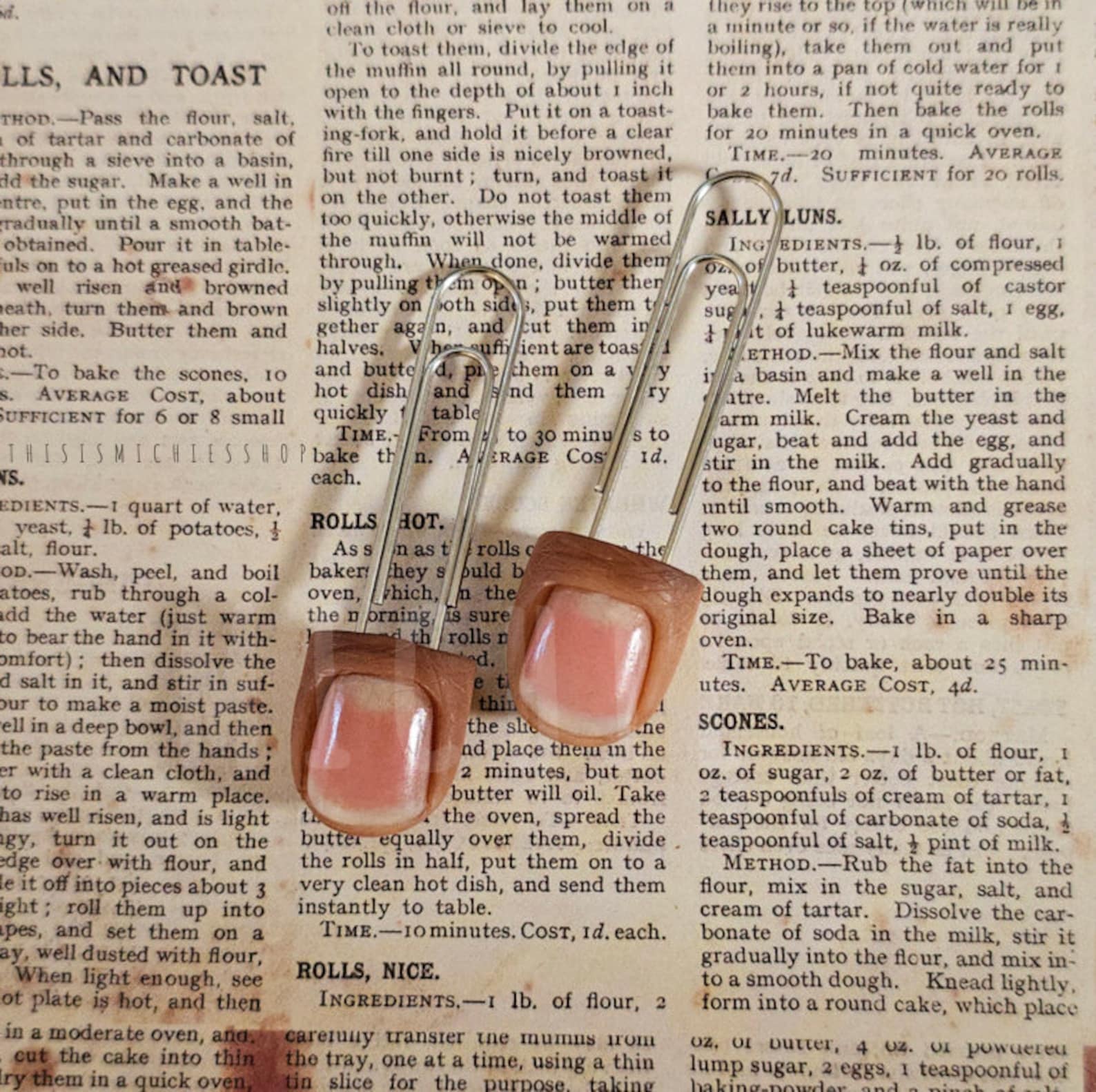 HOT SALE 😍Realistic Finger Bookmark