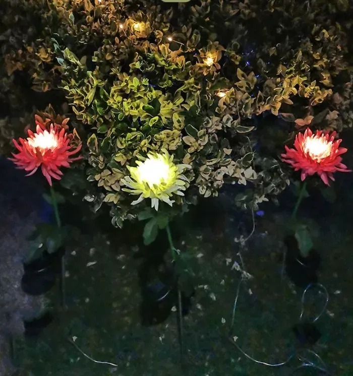 Outdoor Chrysanthemum Solar Garden Stake Decor Lights