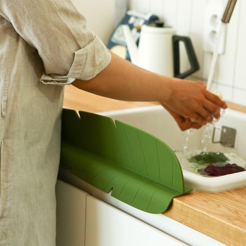 (🔥Mother's Day Hot Sale - SAVE 50%OFF) Banana Leaf Kitchen Sink Water Baffle-Buy 2 Free Shipping