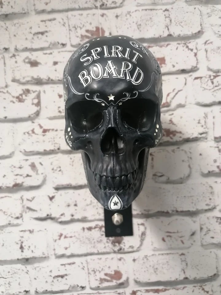 🔥Letzter Tag 50% RABATT -Totenkopfhalter für Motorradhelm und -jacke