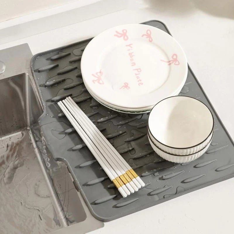 🎁TikTok Last Day Sale - 70% OFF🔥No-Spill Silicone Worktop Saver – Heat-Resistant & Non-Slip Mat for Drip-Free Drying
