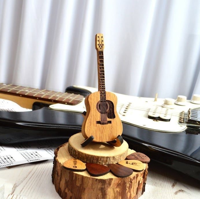 ⏰Christmas Hot Sale🎁Mini Cute Edition Wooden Guitar Plectrum Case🎸
