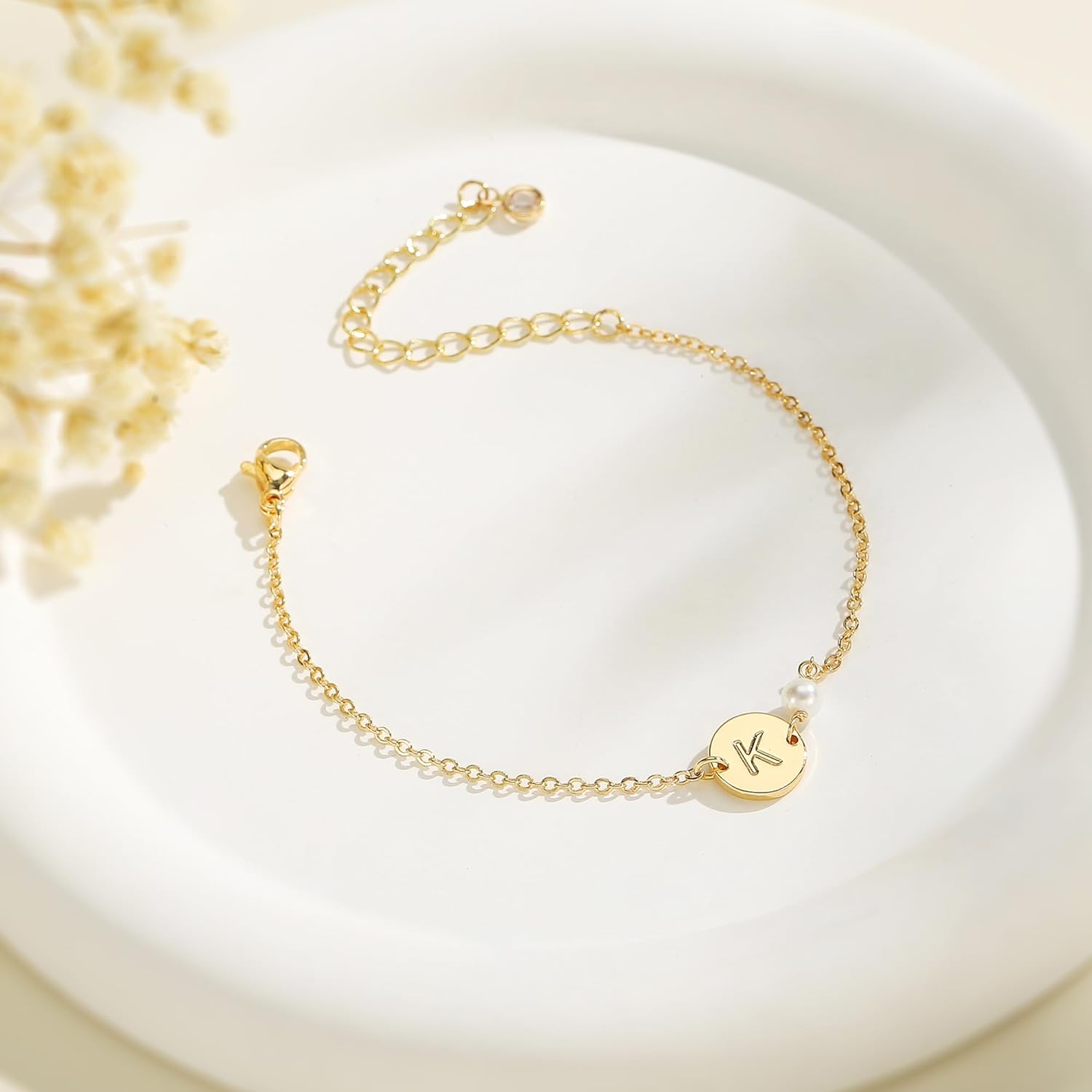 Turandoss Gold Initial Bracelets for Women - Personalized Gold Bracelets for Women Teen Girls Pearl Initial Bracelets for Girls Women Disc Monogram Bracelets Gold Jewelry for Women Teen Girl Gifts