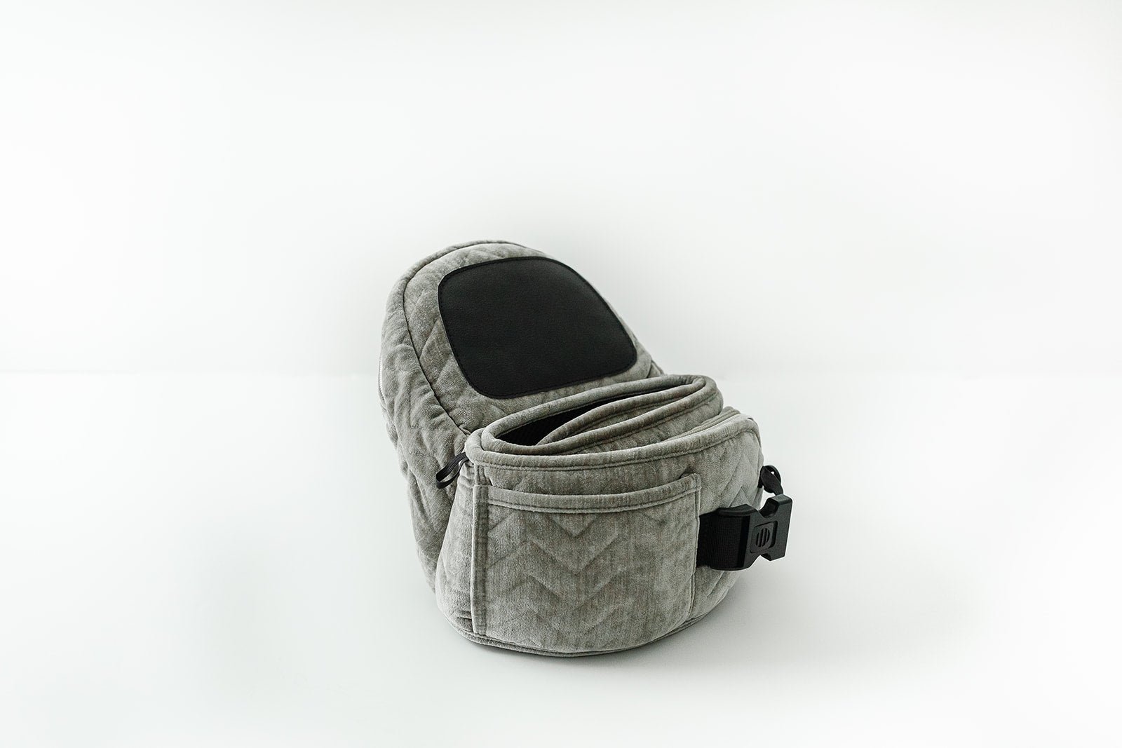 Hands free baby hip carrier