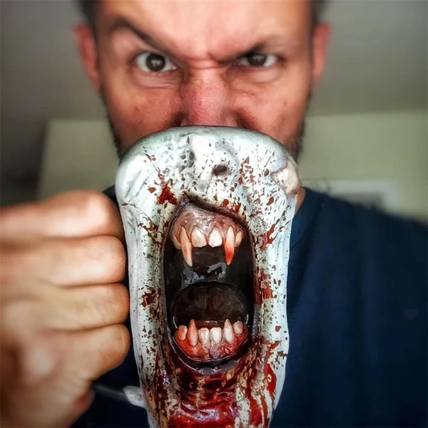 🧛‍♂️Gothic Vampire Half Face Mug Decoration