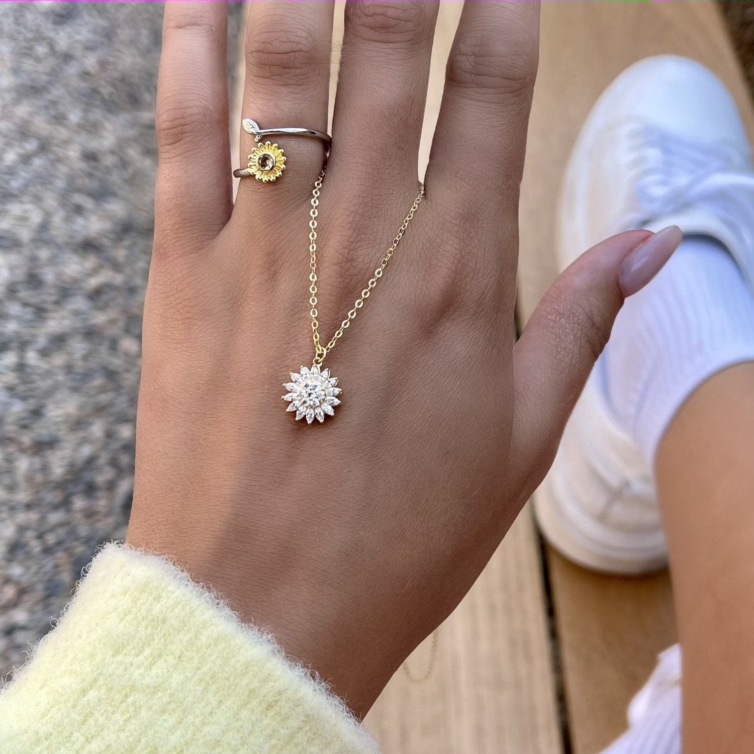 （🎁Mother's Day Sale-48% OFF）Spinning Sunflower Necklace-BUY 2 GET FREE SHIPPING NOW！🔥