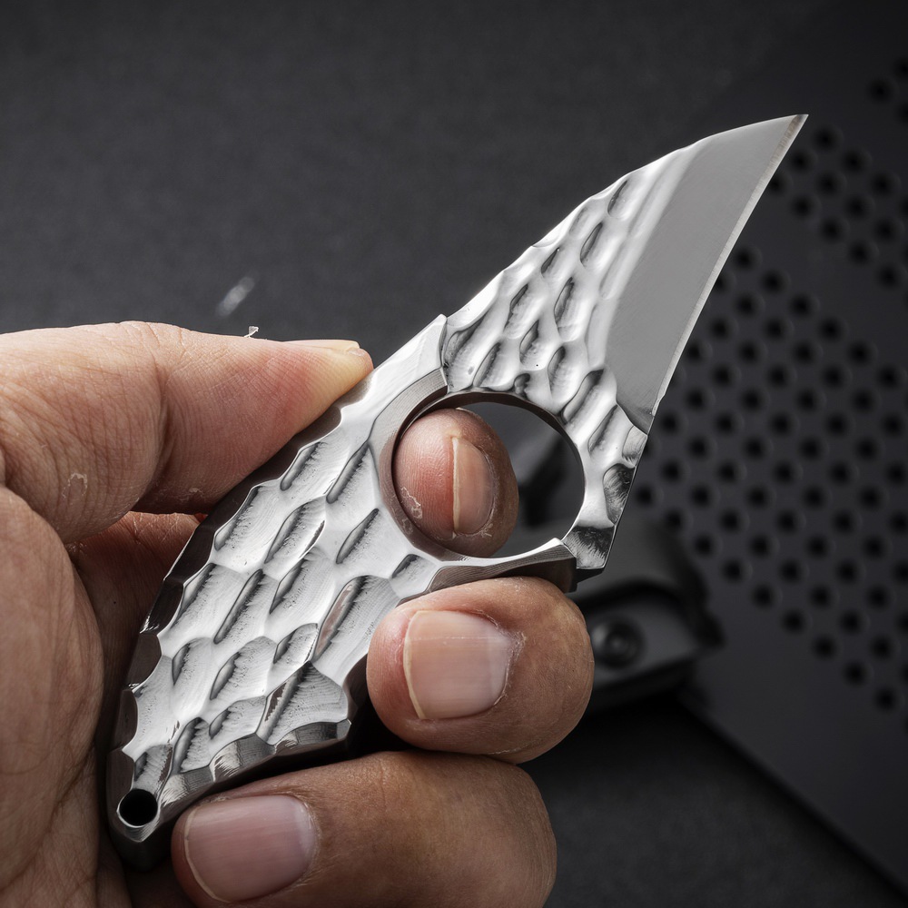 Small tank keel integrated sharp EDC portable knife