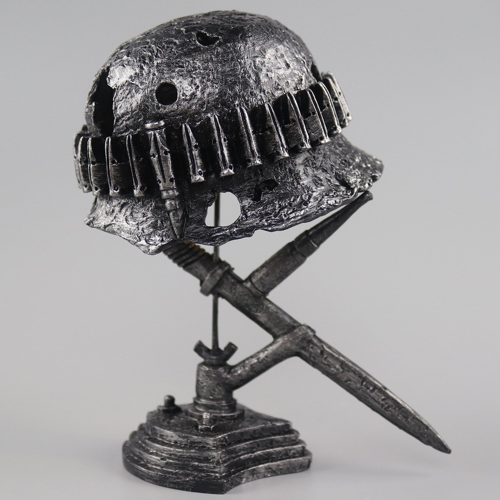 🔥Epochenübergreifende Lichtquelle— Stahlhelm-Helm-Tischlampe