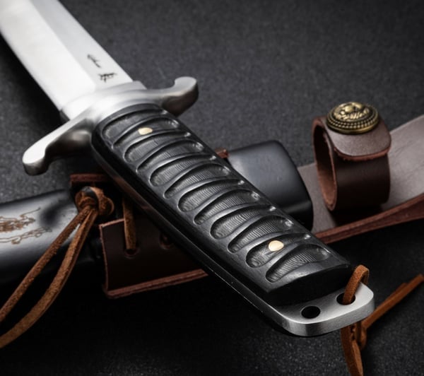 🗡️ Japanese Fixed Blade Knife – Hand-Forged Outdoor Knife with Phoenix Carved Sheath