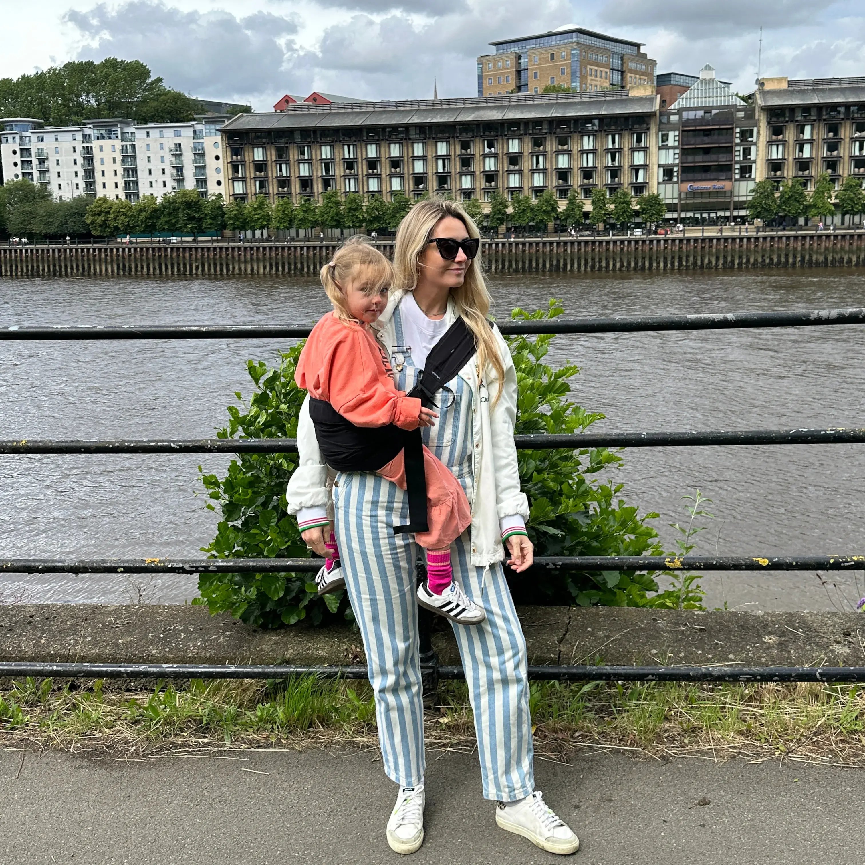 🎁TikTok Last Day Sale - 70% OFF✨2025 New Baby Sling Carrier 🔥- From Newborns To Toddlers