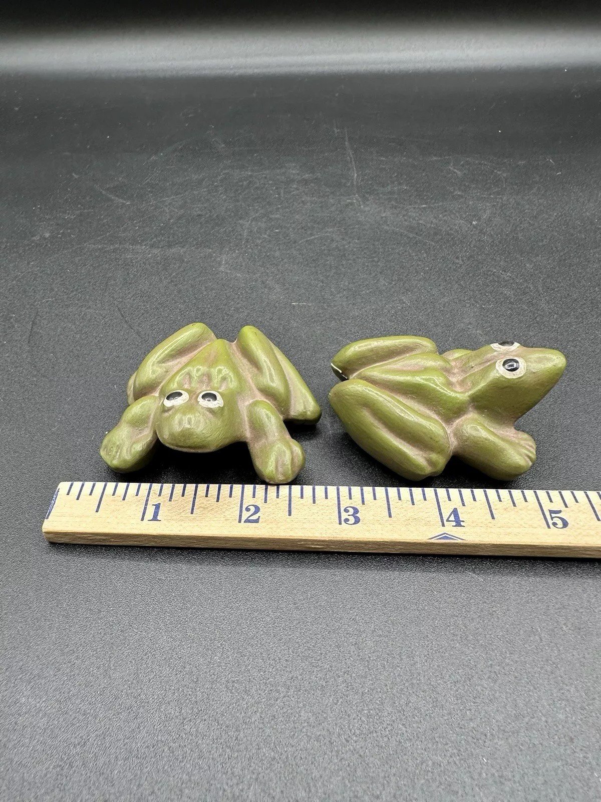 🐸💕🐸Unapologetically Bold Frog Couple Figurines