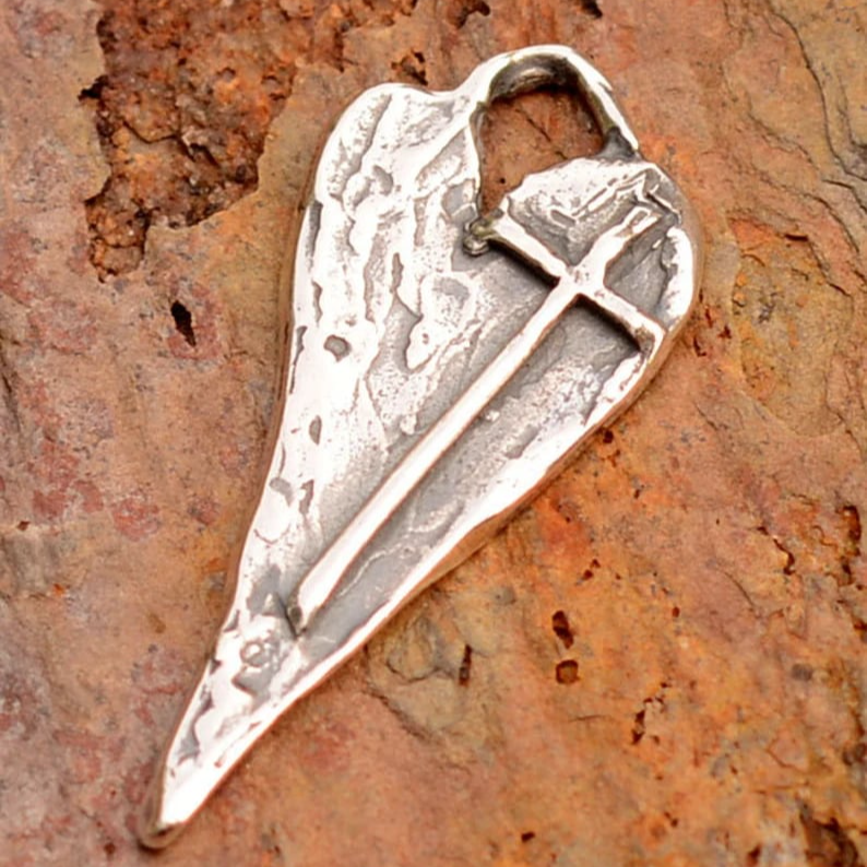 ✝️100% Handmade Silver Cross Healing Heart(𝐉𝐨𝐧 𝐇𝐚𝐦𝐛𝐥𝐢𝐧 𝐇𝐚𝐧𝐝𝐦𝐚𝐝𝐞®)