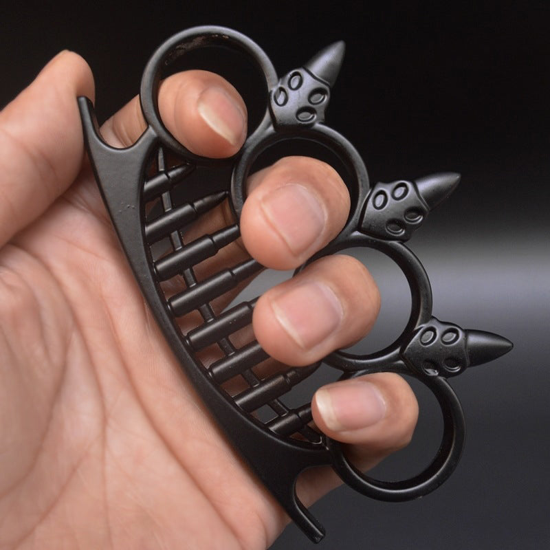 Knuckle Duster – Multi-Functional Survival & Safety Tool
