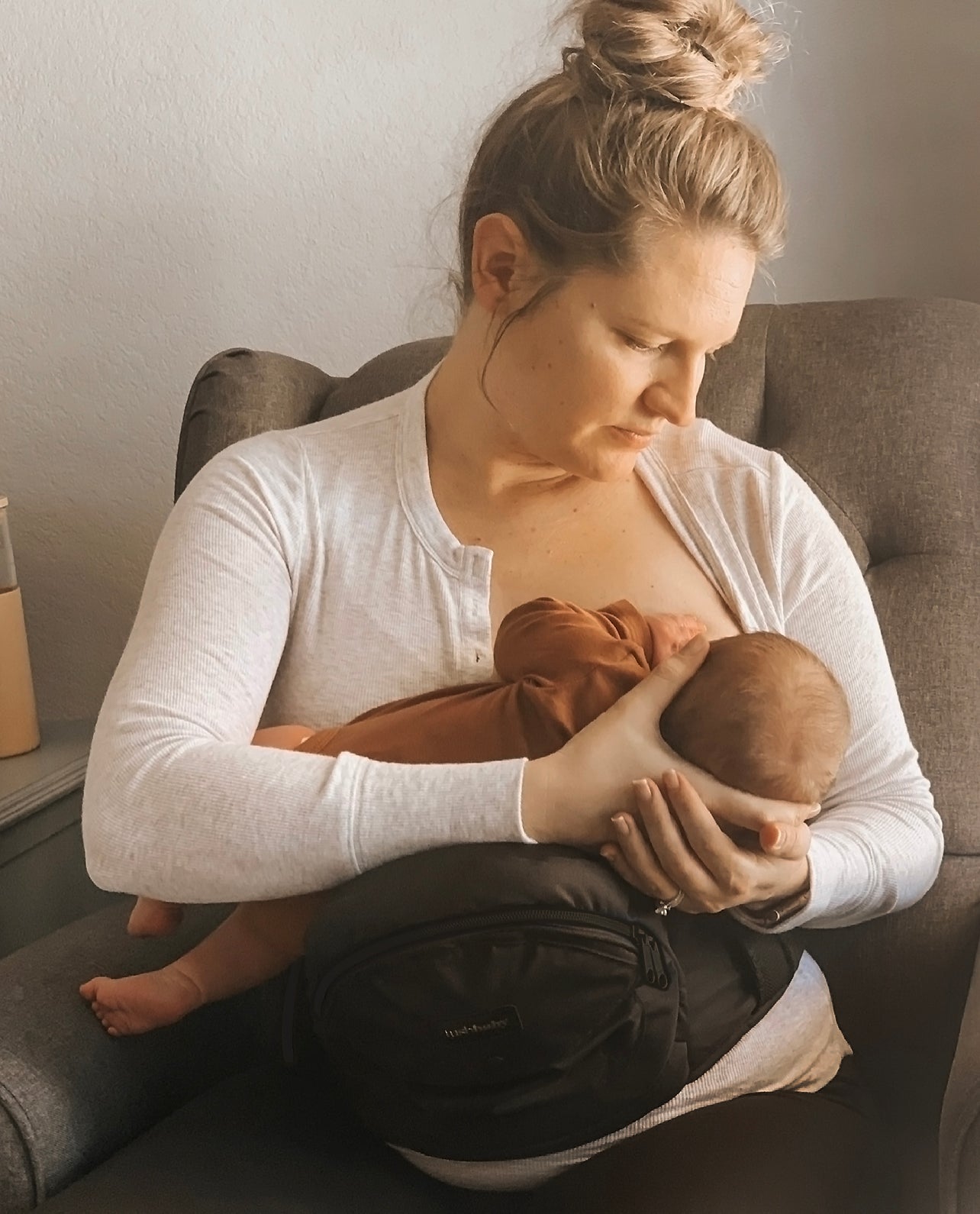 Hands free baby hip carrier