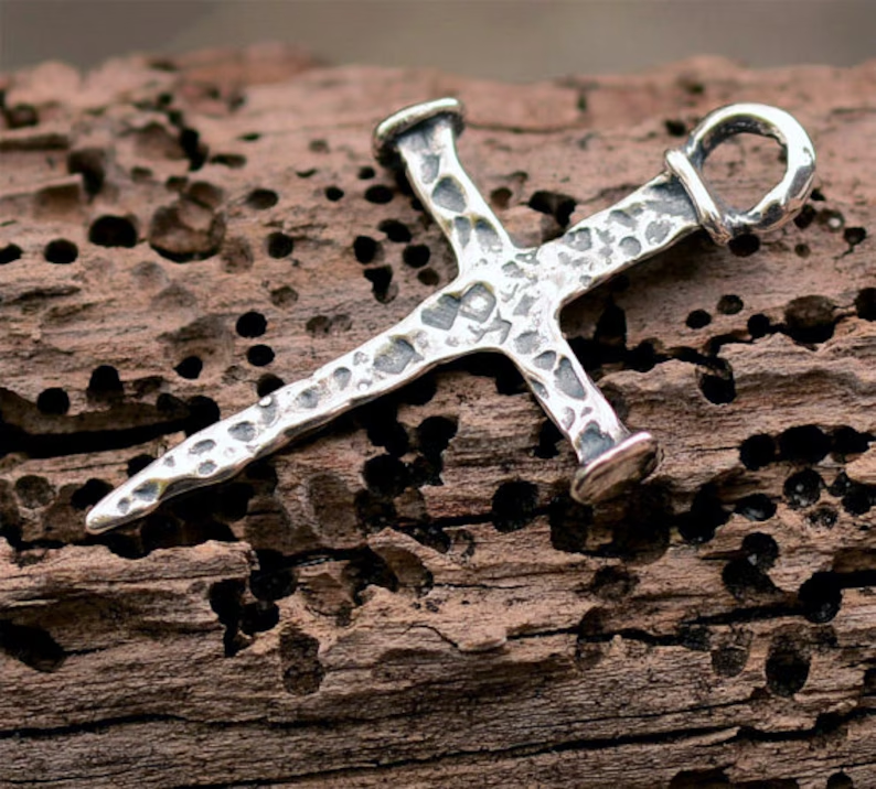 ✝️100% Handmade Silver Rustic Nail Cross (𝐂𝐡𝐚𝐝 𝐒𝐦𝐢𝐭𝐡 𝐇𝐚𝐧𝐝𝐦𝐚𝐝𝐞®)