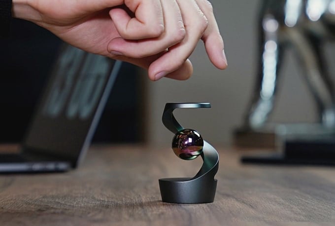 Gravity Defying Kinetic Desk Toy