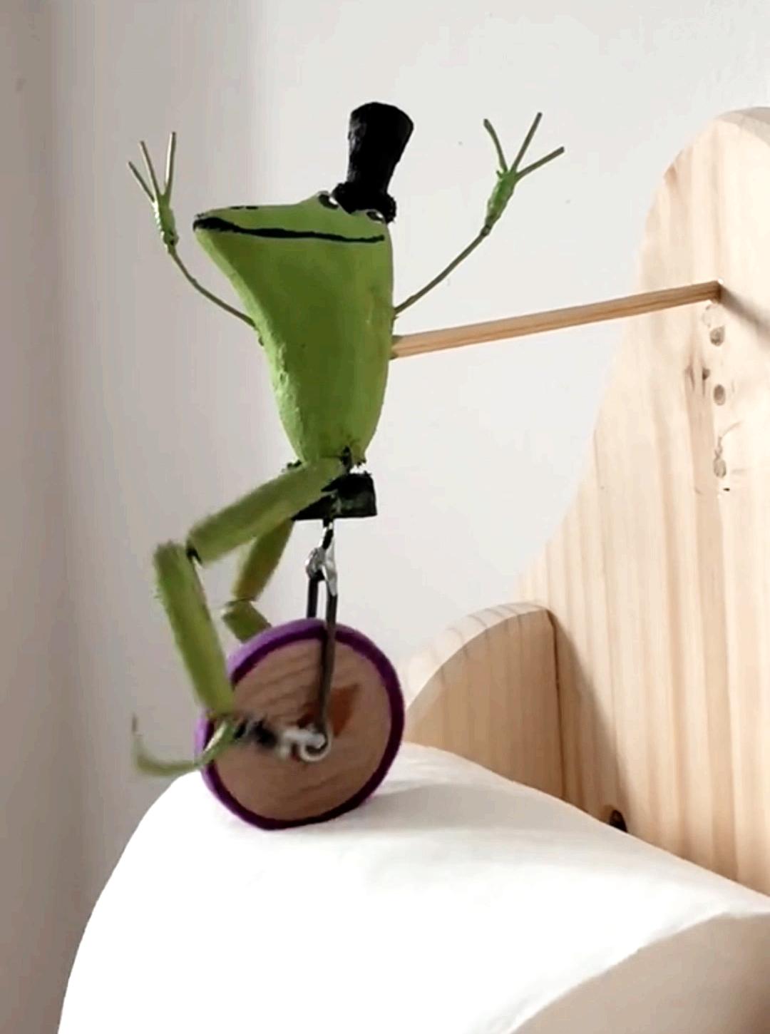 LAST DAY 50% OFF🔥Creative Frog Riding Bicycle Toilet Paper Holder