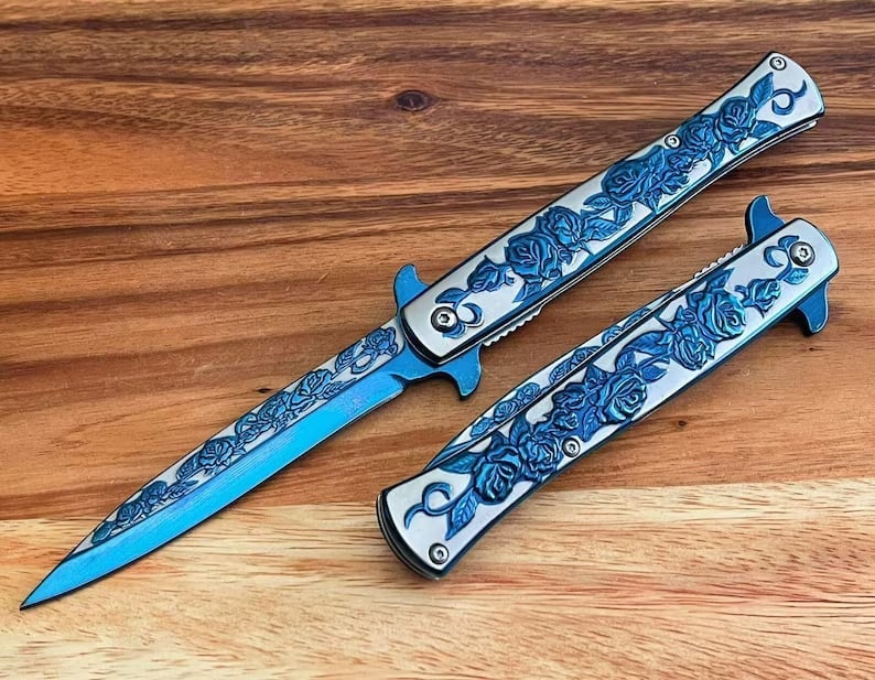 🌹 Handcrafted Rose-Inlaid Folding Blade