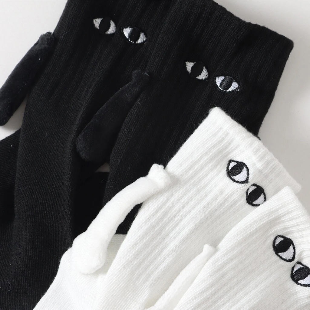 🔥Last Day Promotion - 60% OFF🎁Magnetic Attraction Cartoon Eye Couple Socks🧦👾