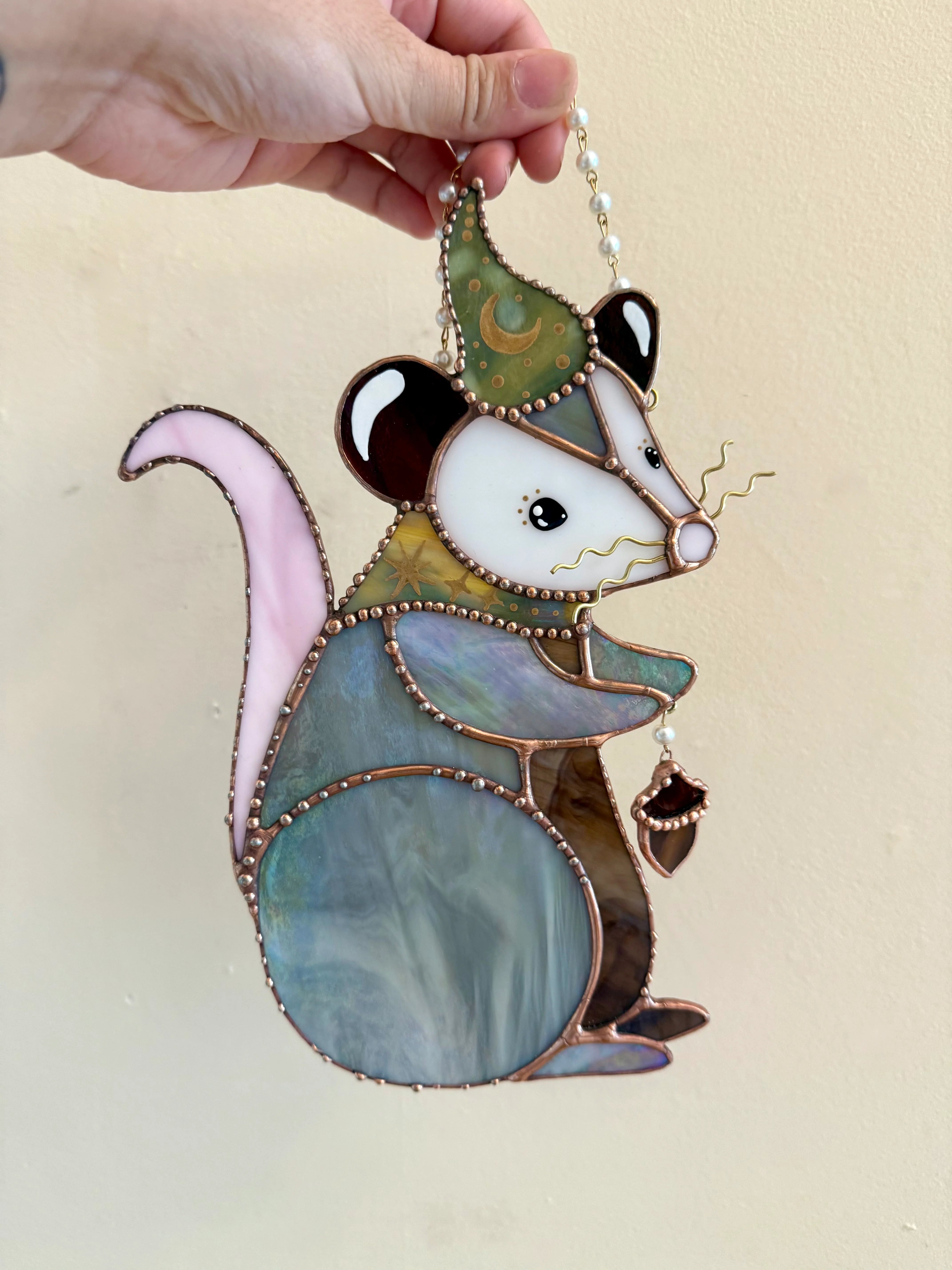 🎁TODAY ONLY!!🔥70% Off Clearance Sale!🐿️ Acorn Wizard Possum Stained Glass Suncatcher