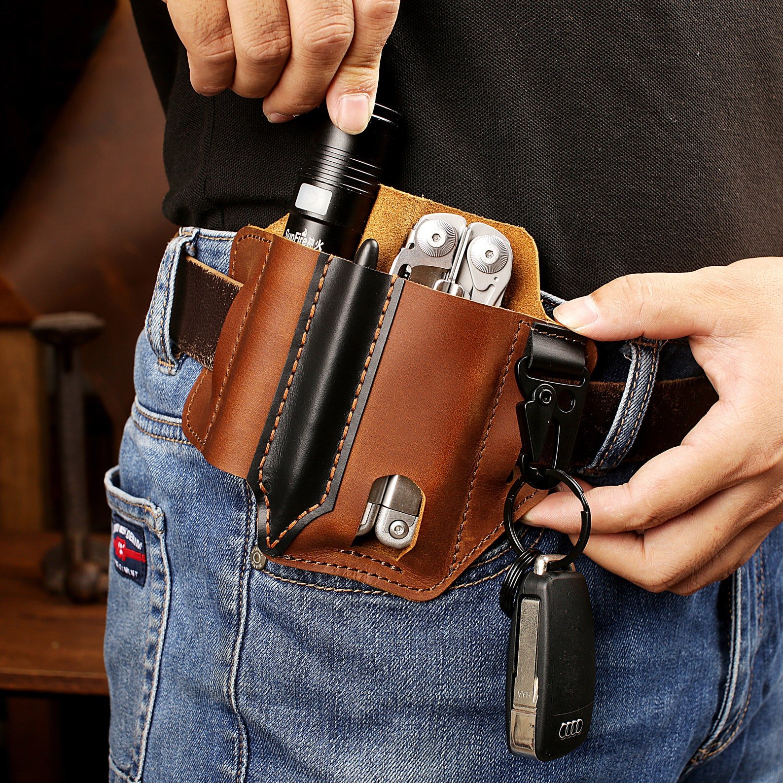 Full-grain Leather EDC Multitool Sheath (𝐉𝐞𝐟𝐟𝐫𝐞𝐲 𝐌𝐨𝐫𝐫𝐢𝐬𝐨𝐧 𝐇𝐚𝐧𝐝𝐦𝐚𝐝𝐞®)