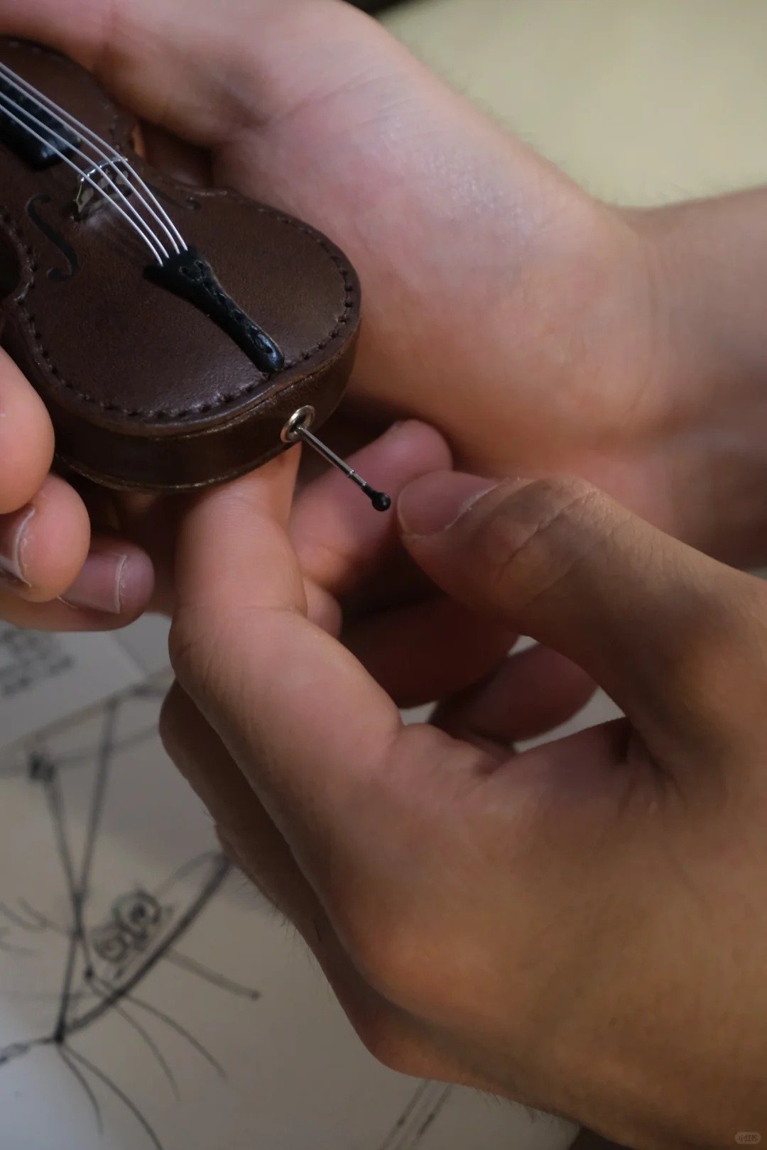 🔥Hot Sale 49% OFF🎁Crafted Leather Violin & Cello Keychain🎻