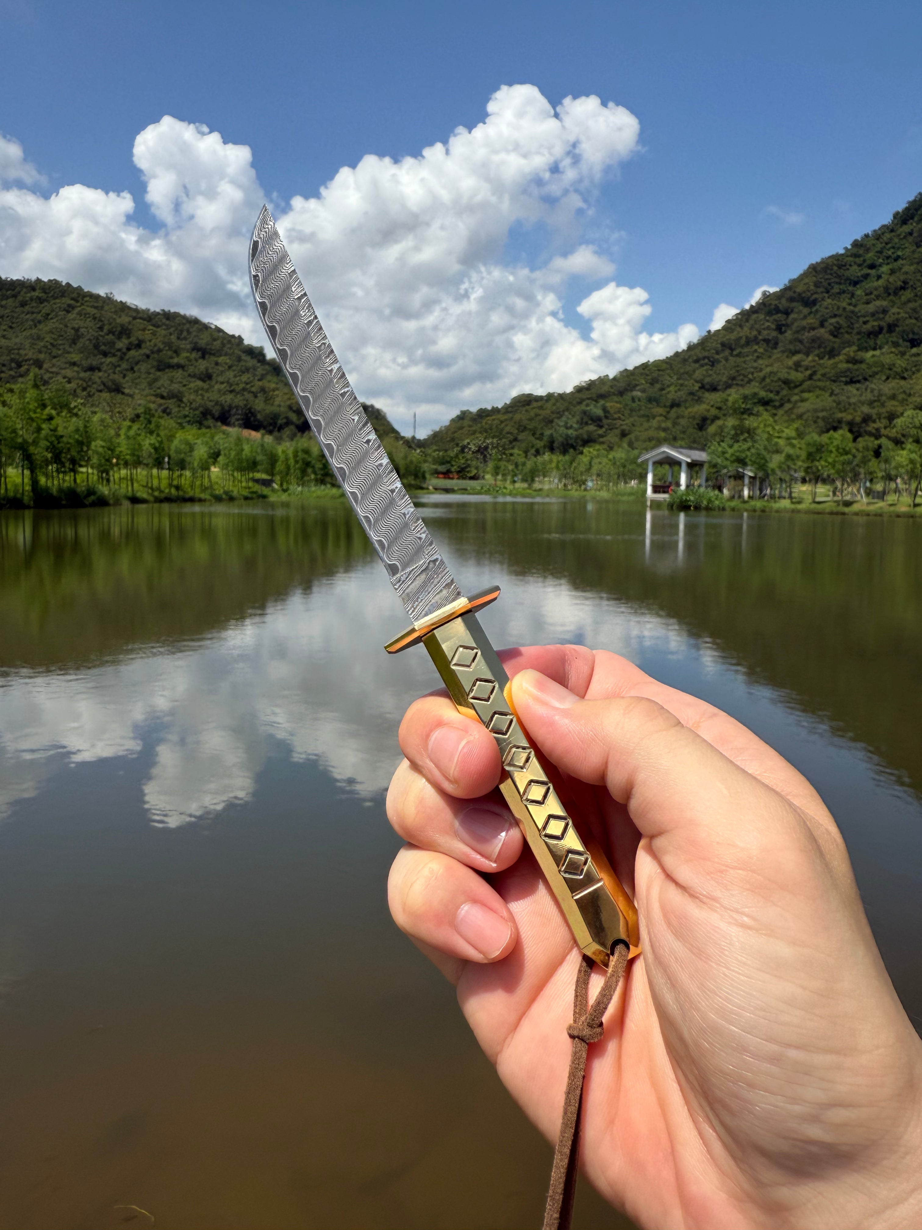 Minghong Damascus Survival Knife