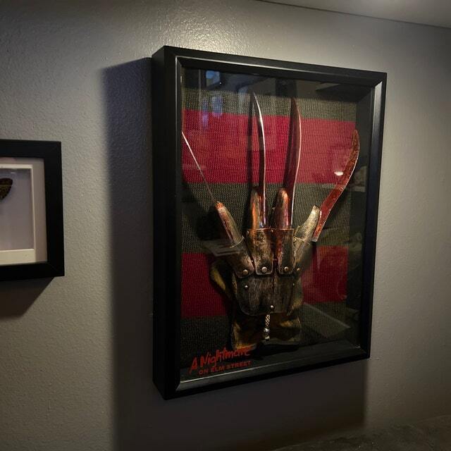 🎃Halloween Early Sale 50% OFF🔥Freddy's Glove Shadow Box Display - Creepy Decor